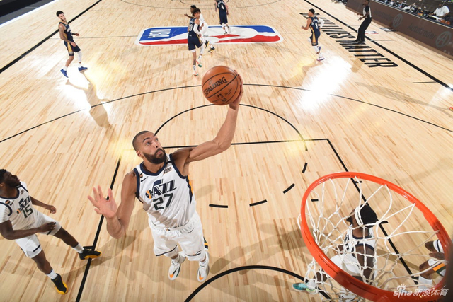 洛夫顿在比 洛夫顿在比