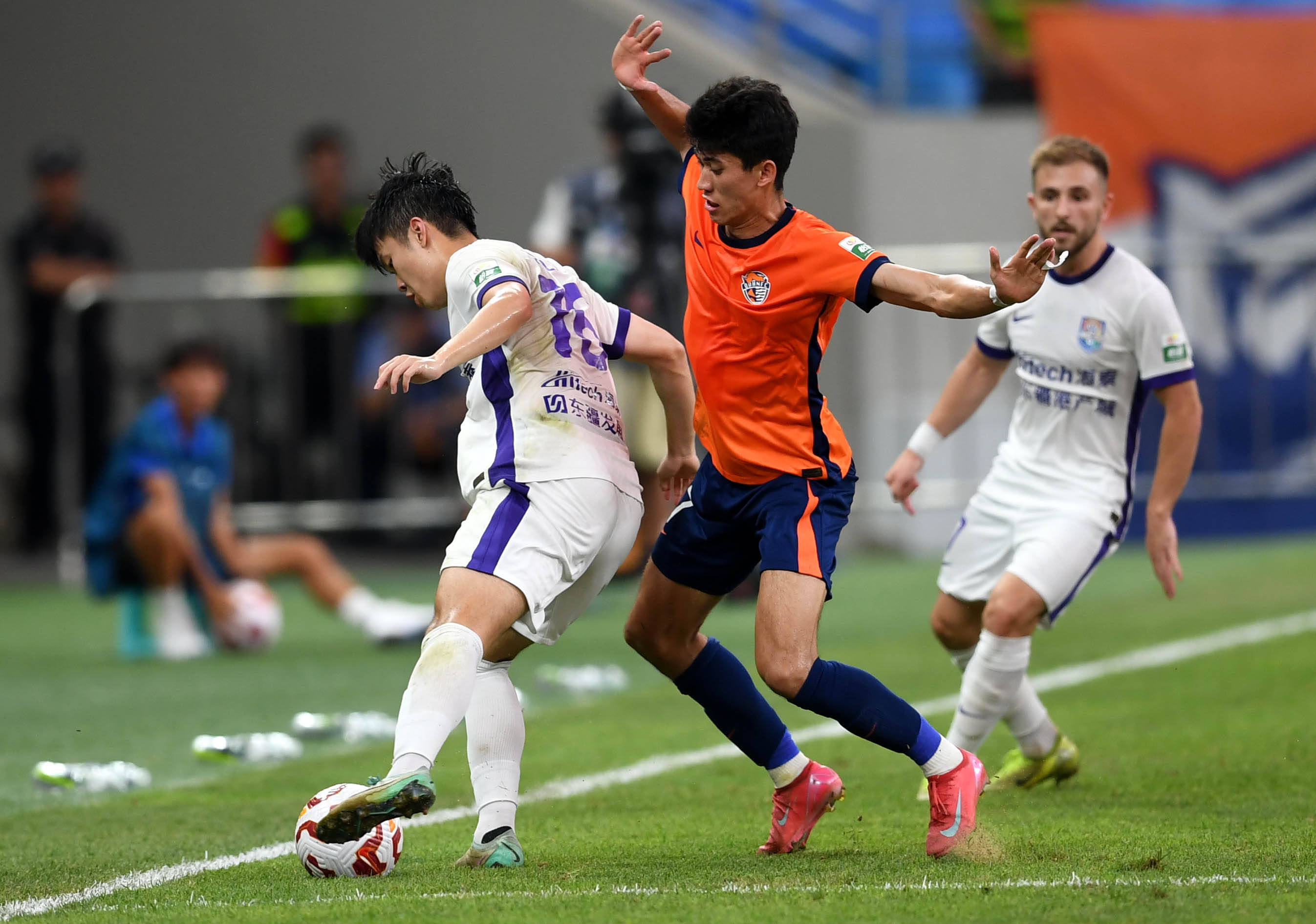 包括齐麟在 包括齐麟在